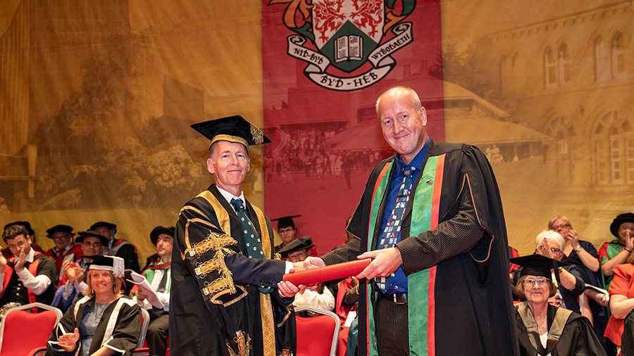Dr Emyr Roberts, Chair of Council, Aberystwyth University, with Professor R Geoff Richards, Honorary Fellow