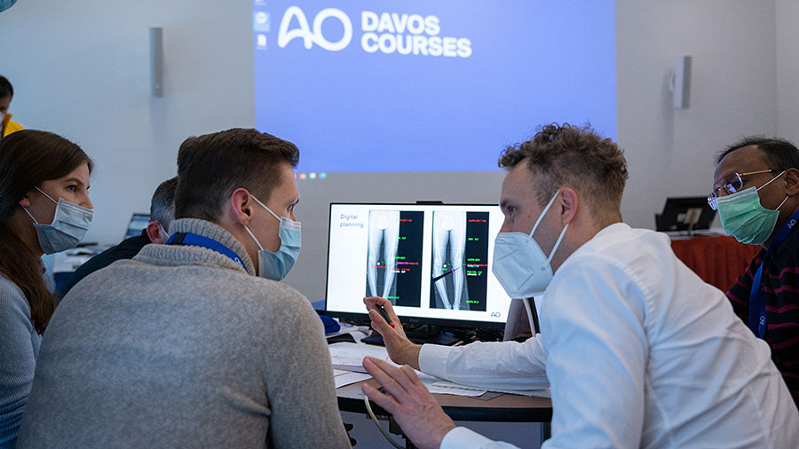 Can arthroscopic techniques contribute to further development of PLC injury treatment?