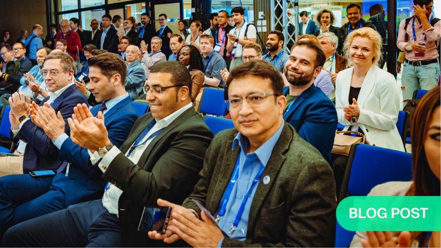 Audience applauding a Spine research presentation at GSC2023