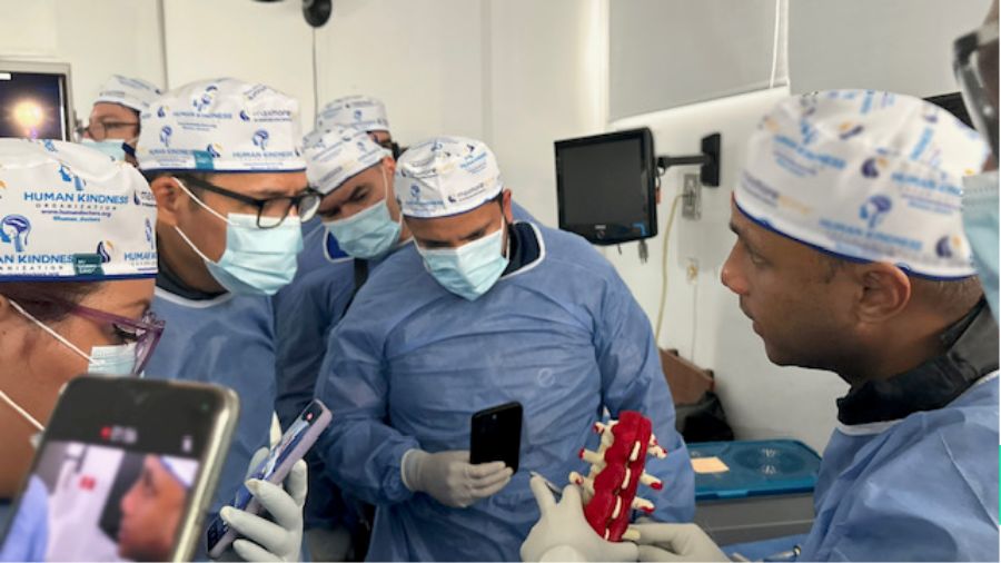 Dr Jose Dangond engages in teaching activities as tutor for the AO Spine Fellowship program in Latin America.