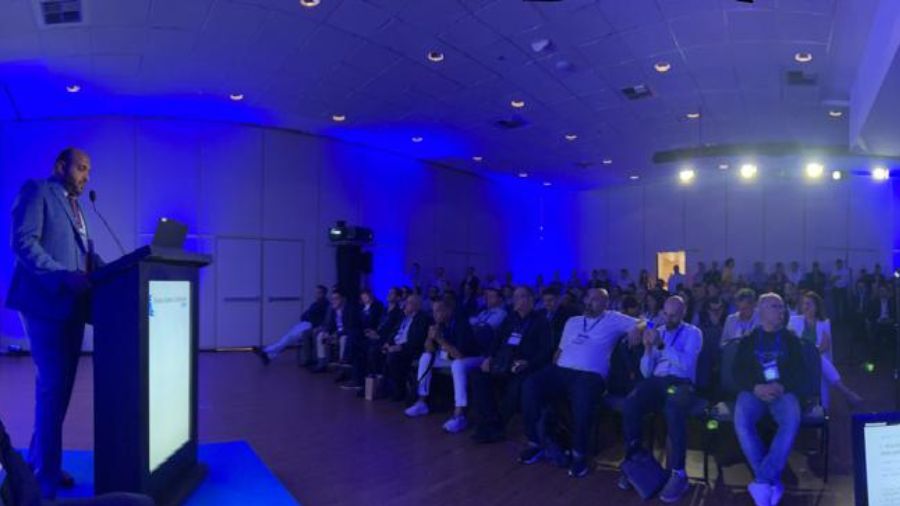 GSC 2025 audience listening attentively to a presentation on Dural Tears in Lumbar Spine Surgery.