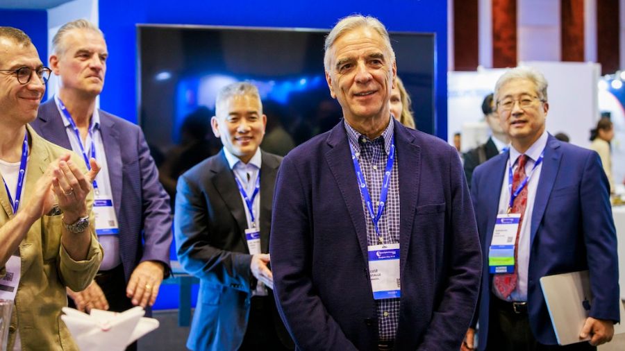 Luiz Vialle surrounded by the KF Chairpersons at the Luiz  Vialle awards ceremony GSC 2024 in Bangkok